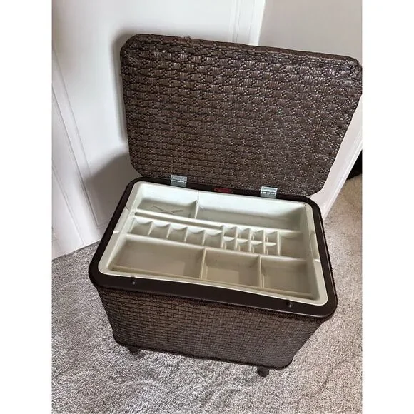 Vintage Redman wicker sewing bench - Picture 2 of 10